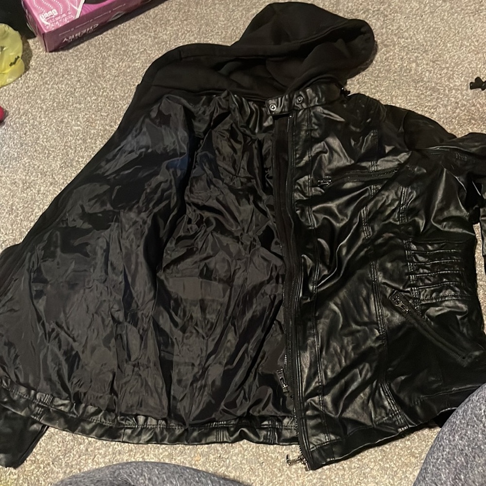 Leather jacket - Picture 2 of 4